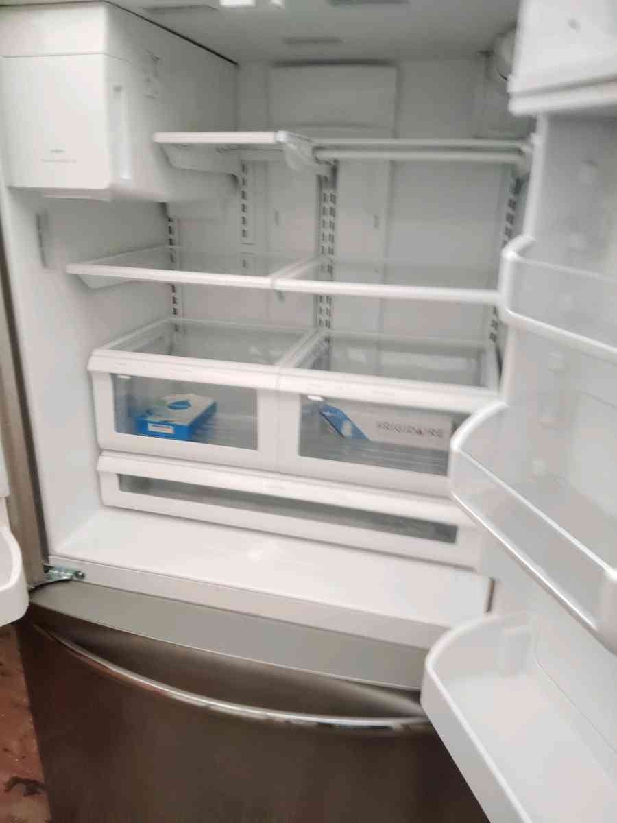 refrigerator and stove - Dearborn Heights, Michigan - FleaMarketBay