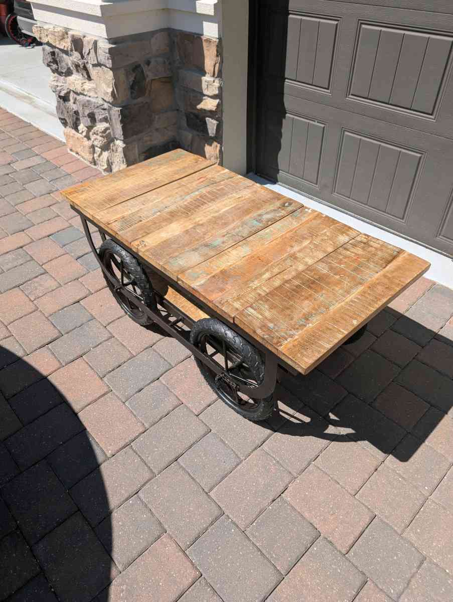 Household items Furniture Pictures - Oviedo, Florida - FleaMarketBay