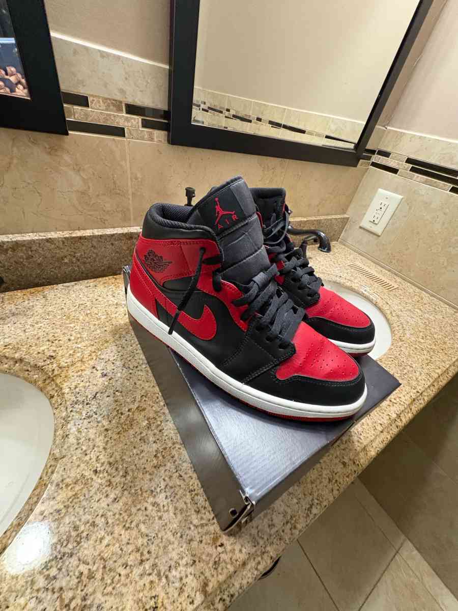 Jordan 1s banned - Central Islip, New York - FleaMarketBay