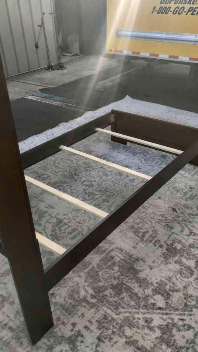 Preowned Twin Size Bed - Tampa, Florida - FleaMarketBay