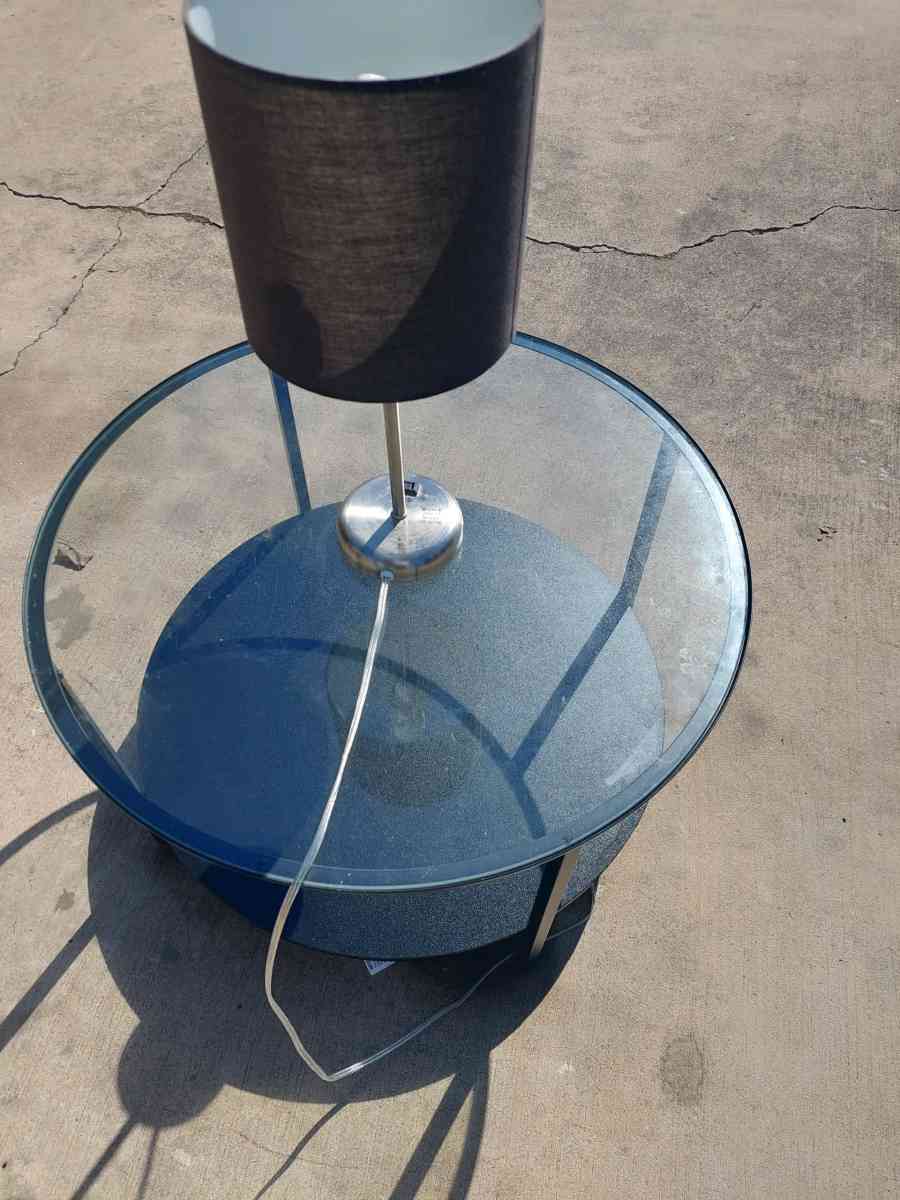 center tableand lamp - Austin, Texas - FleaMarketBay