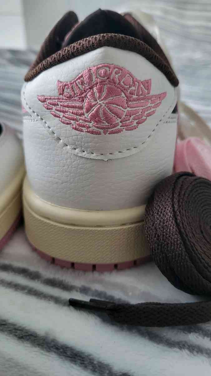 Jordan 1 low travis scotts - Naples, Florida - FleaMarketBay