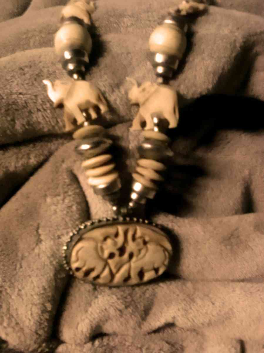 vintage hand carved bone necklace - Jacksonville, Florida