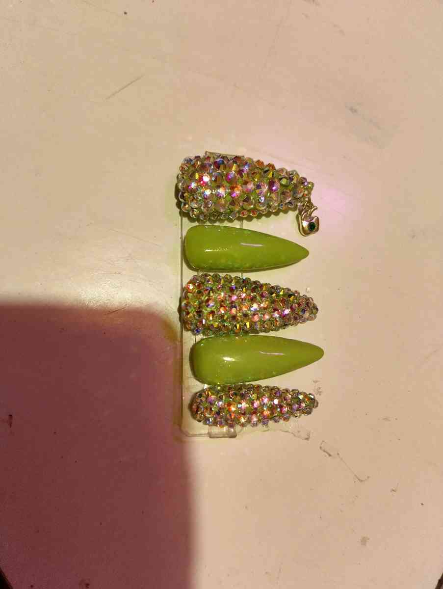 acrylic press on nails - Bolingbrook, Illinois - FleaMarketBay