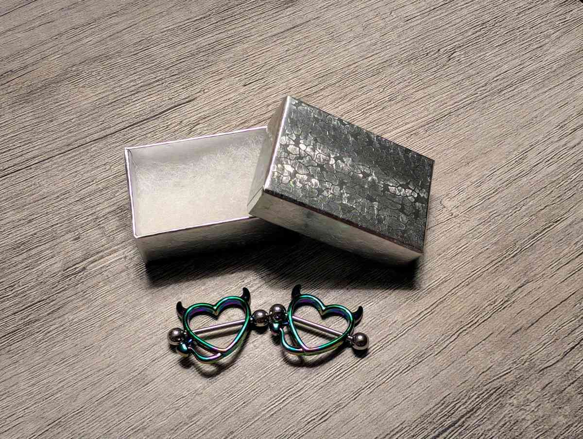 Ox Devil Hearts Nipple Ring Piercing Barbell set - Ashtabula, Ohio - FleaMarketBay