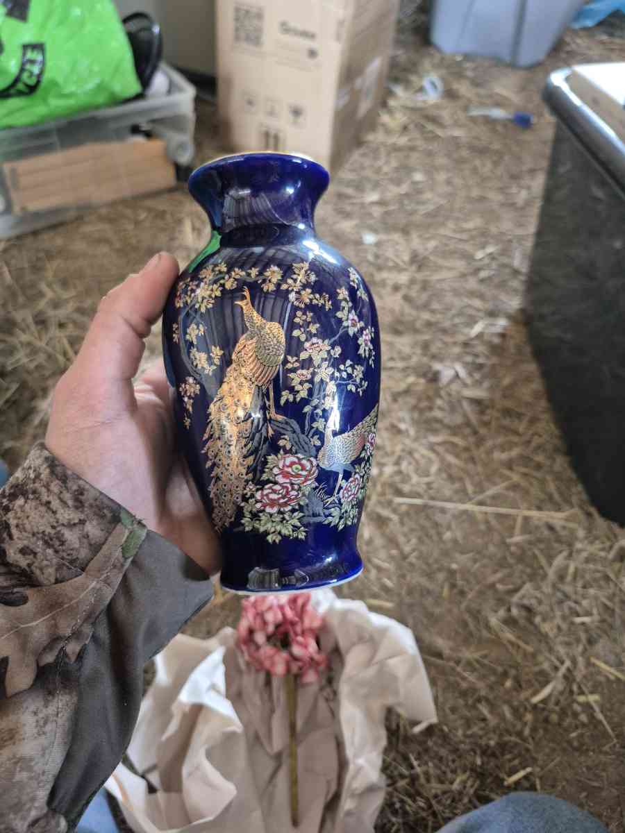 old Vase - Wright City, Missouri - FleaMarketBay