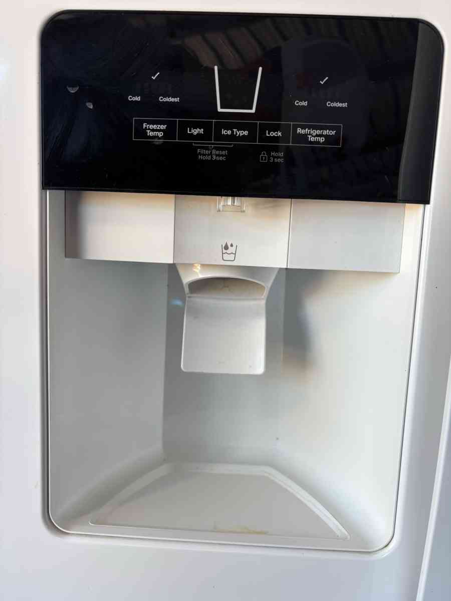 Double door Whirlpool Refrigerator - Cameron, Texas - FleaMarketBay