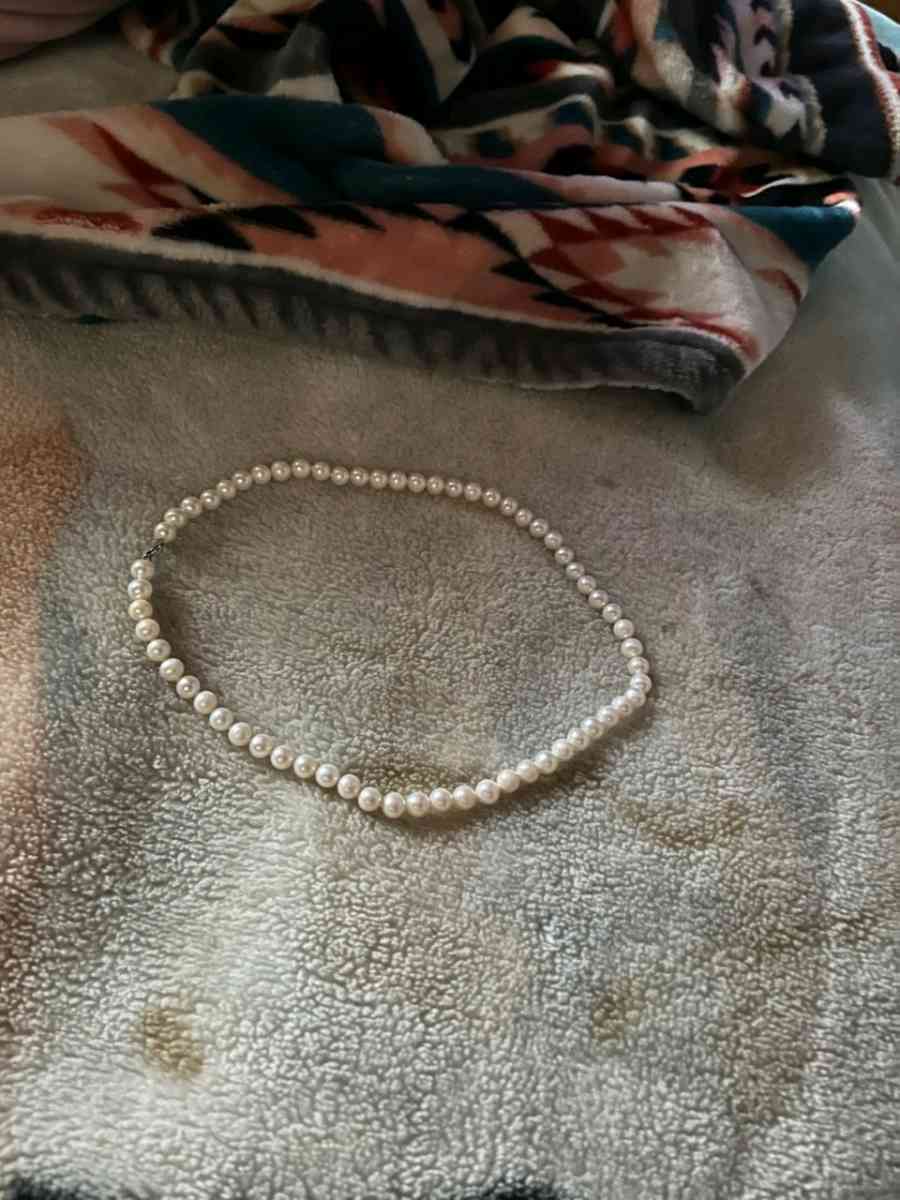 real pearl necklace - Lexington, North Carolina - FleaMarketBay