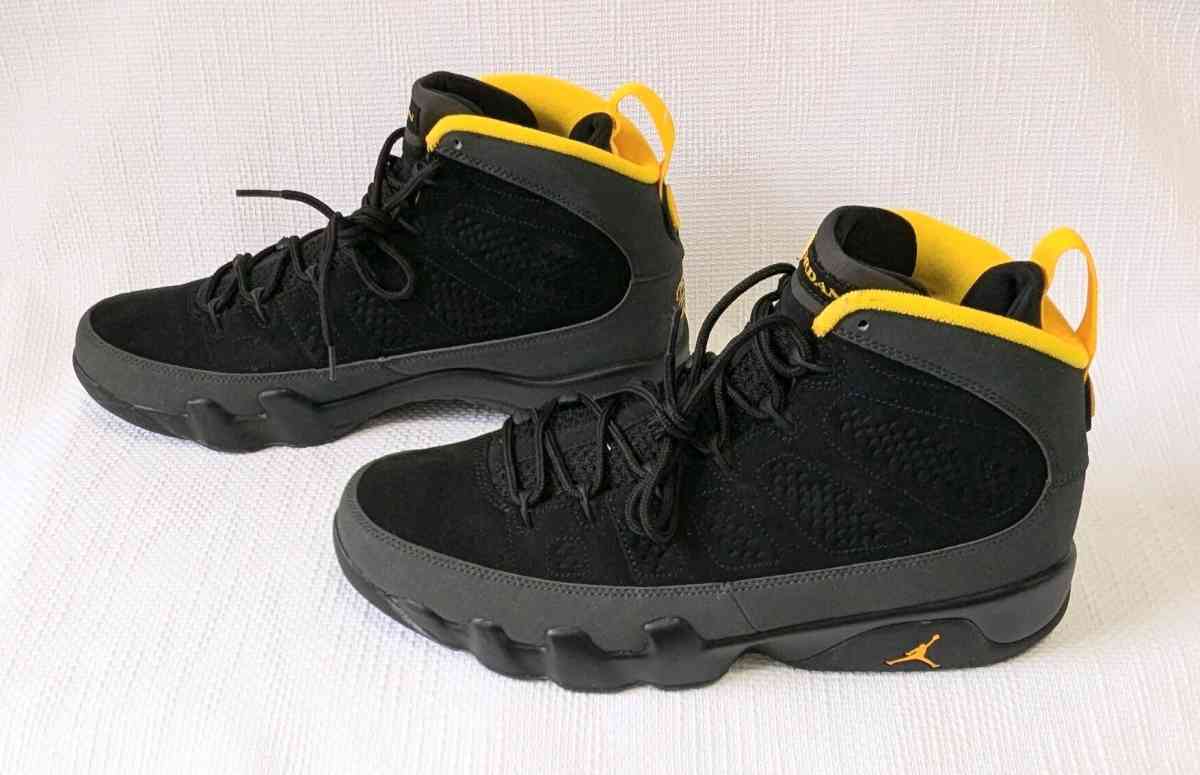 AIRJORDAN 9 RETRO Sneakers - Staten Island, New York - FleaMarketBay