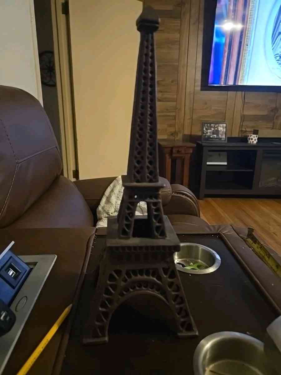eifel tower - Bryan, Texas - FleaMarketBay