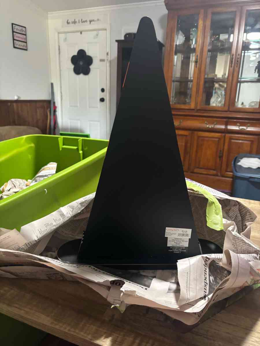 Wood witch hat sign stand up - Cameron, Texas - FleaMarketBay