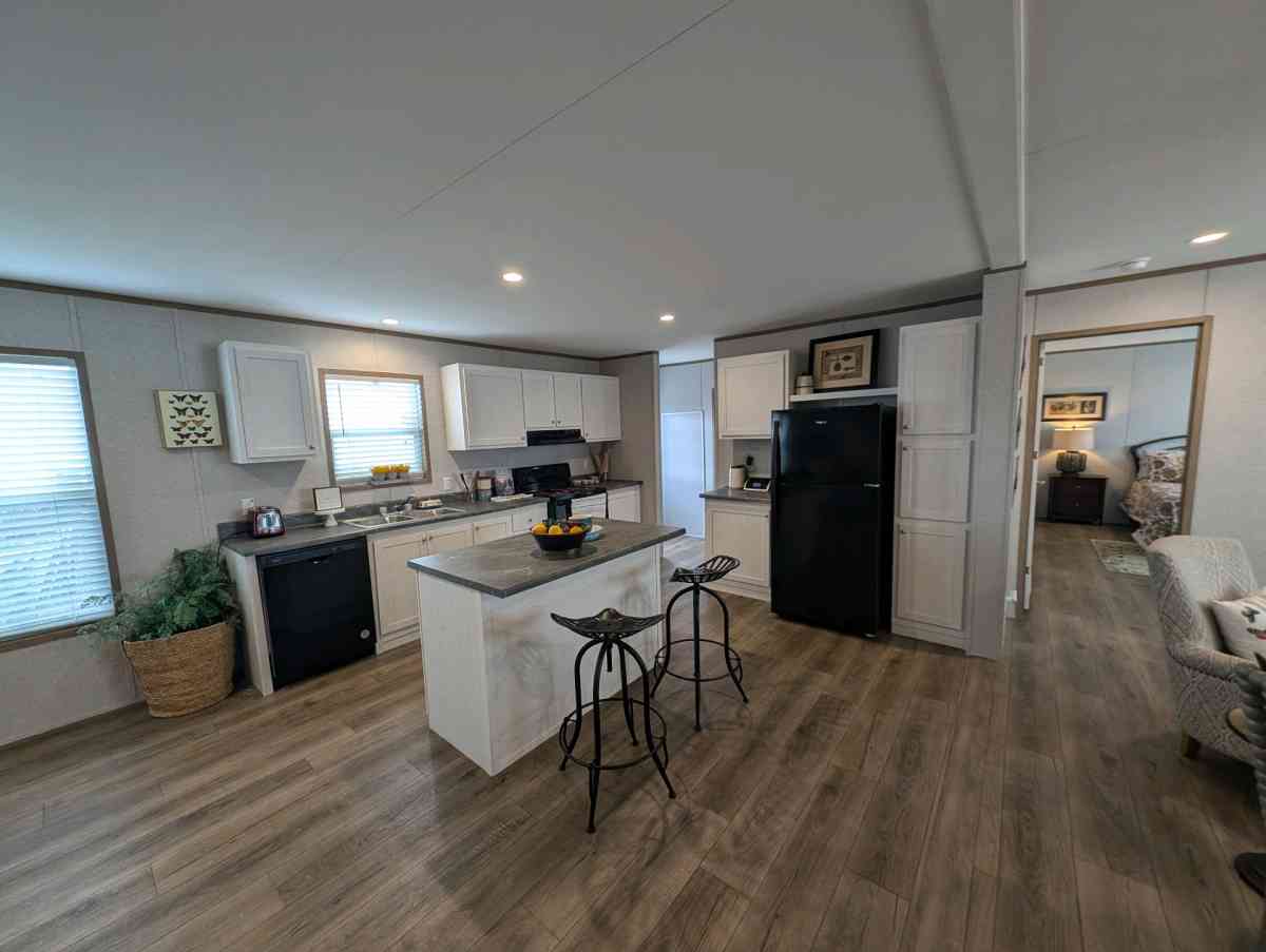 2025 Doublewide with 4 Bedroom and 2 Bathrooms - New Braunfels, Texas - FleaMarketBay