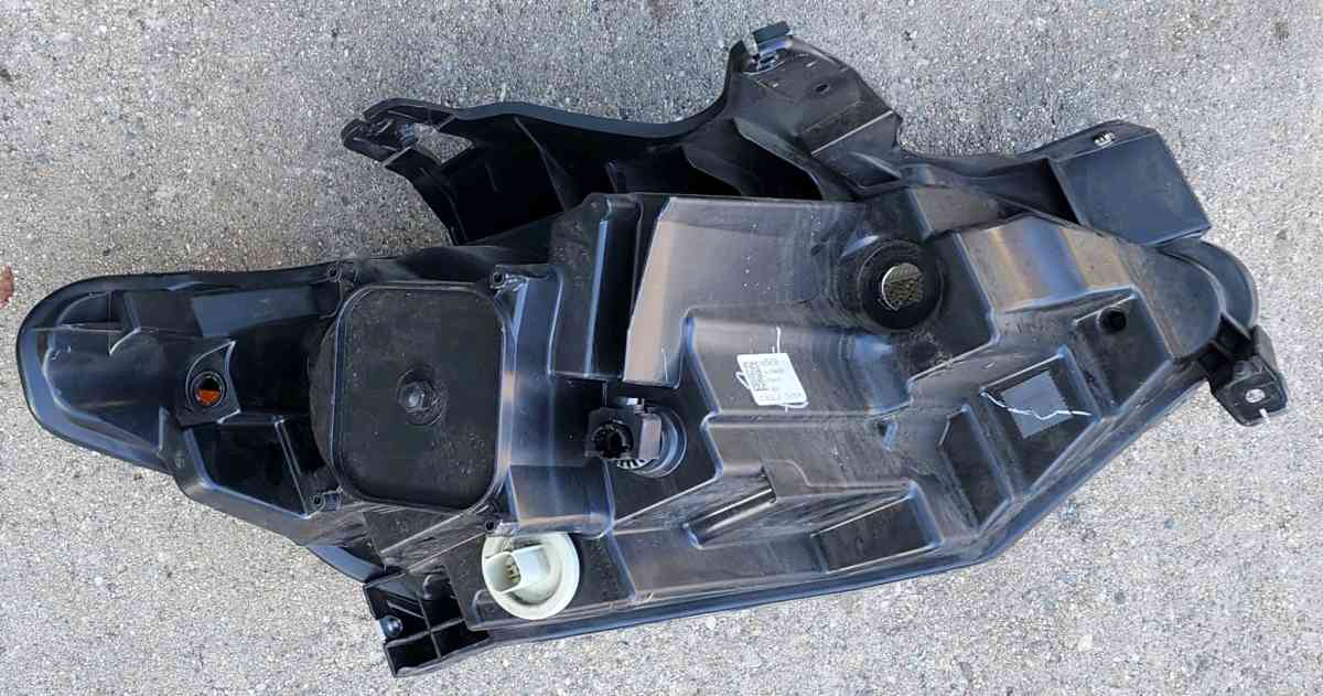 2019 2020 2021 2022 CHEVY TRAVERSE LEFT DRIVER HEADLIGHT - Bell, California - FleaMarketBay