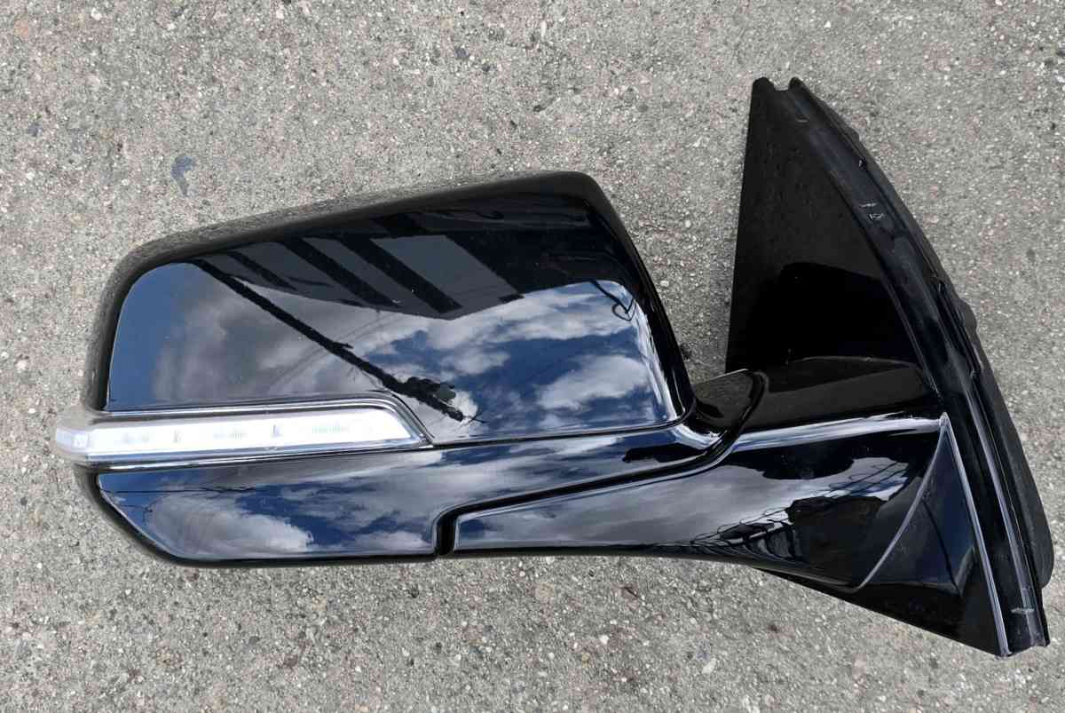 2019 2020 2021 CHEVY TRAVERSE RIGHT PASSENGER MIRROR - Bell, California - FleaMarketBay