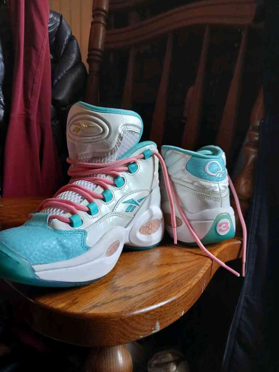 Reebok Question Trainers Allen Iversons Size 7 Pink and Blue - Evansville, Indiana