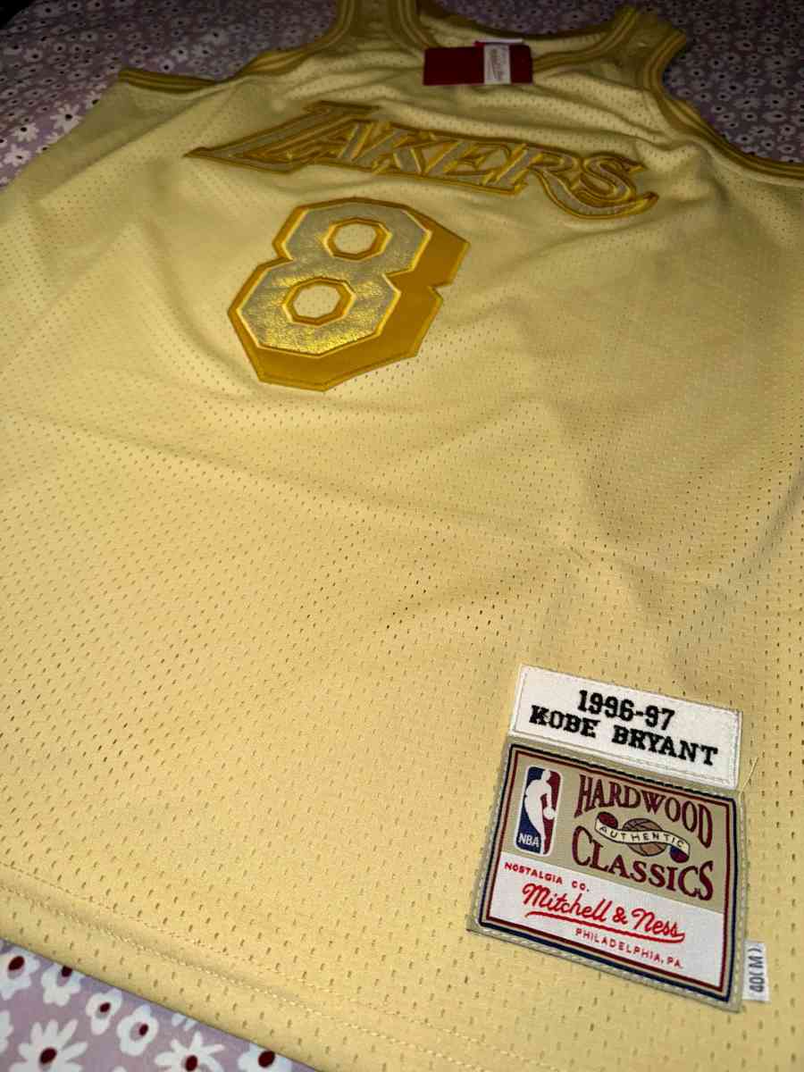 LA Lakers 8 Kobe Bryant - Compton, California - FleaMarketBay