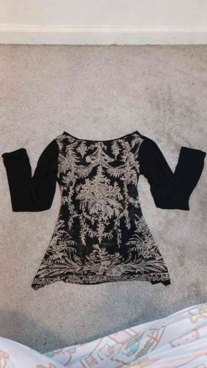 Black shirt with design - Elk Grove, California - FleaMarketBay