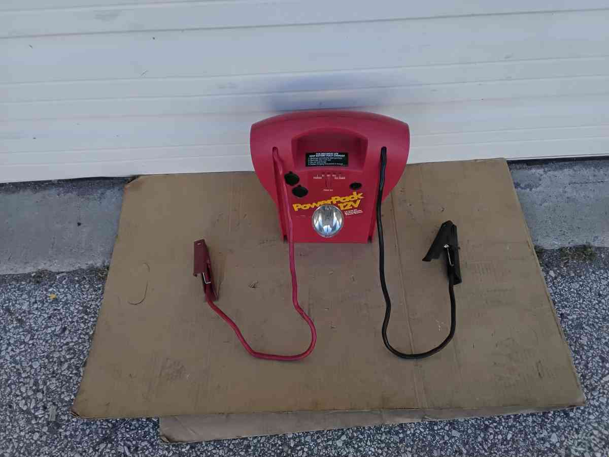 Nice 12 Volt Battery Jump Pack and with Light Like New - Williamstown, New Jersey - FleaMarketBay
