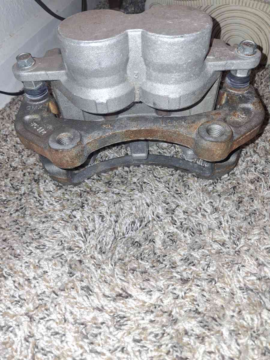 Cadillac CTS brake caliper - Howell, Michigan