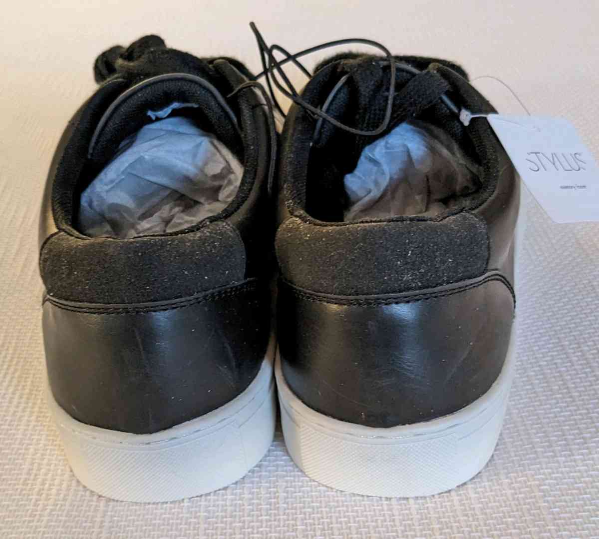 Stylus Snickers - Staten Island, New York - FleaMarketBay