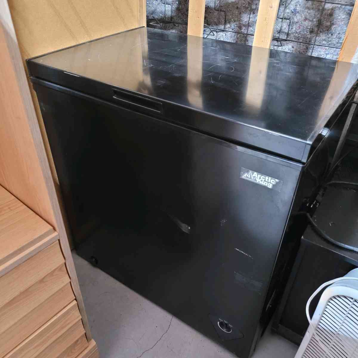 7 cubic feet black chest freezer - Shreveport, Louisiana