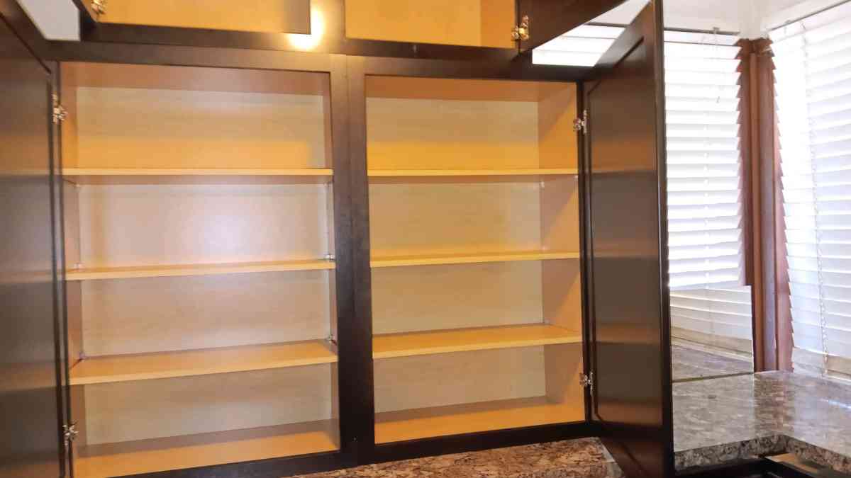 Kitchen Cabinets - Zephyrhills, Florida - FleaMarketBay