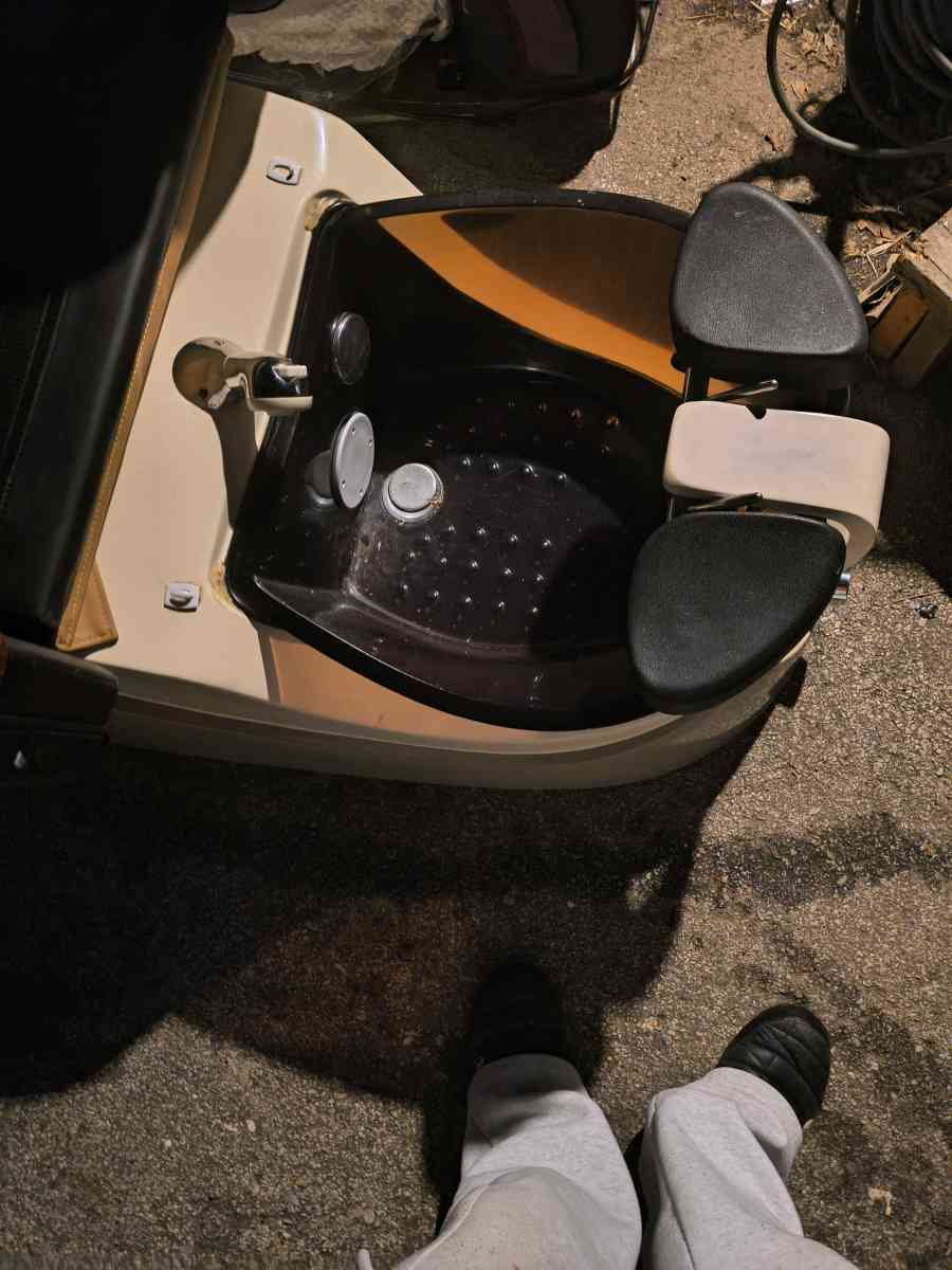 Massage and Pedicure Chair 2015 - Council Bluffs, Iowa - FleaMarketBay