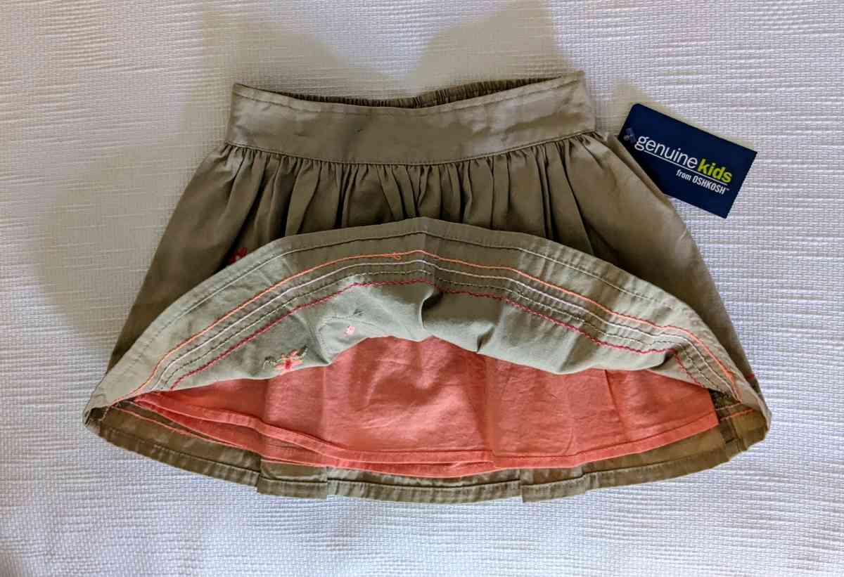 Two Pieces Girl Skirt Set - Staten Island, New York - FleaMarketBay