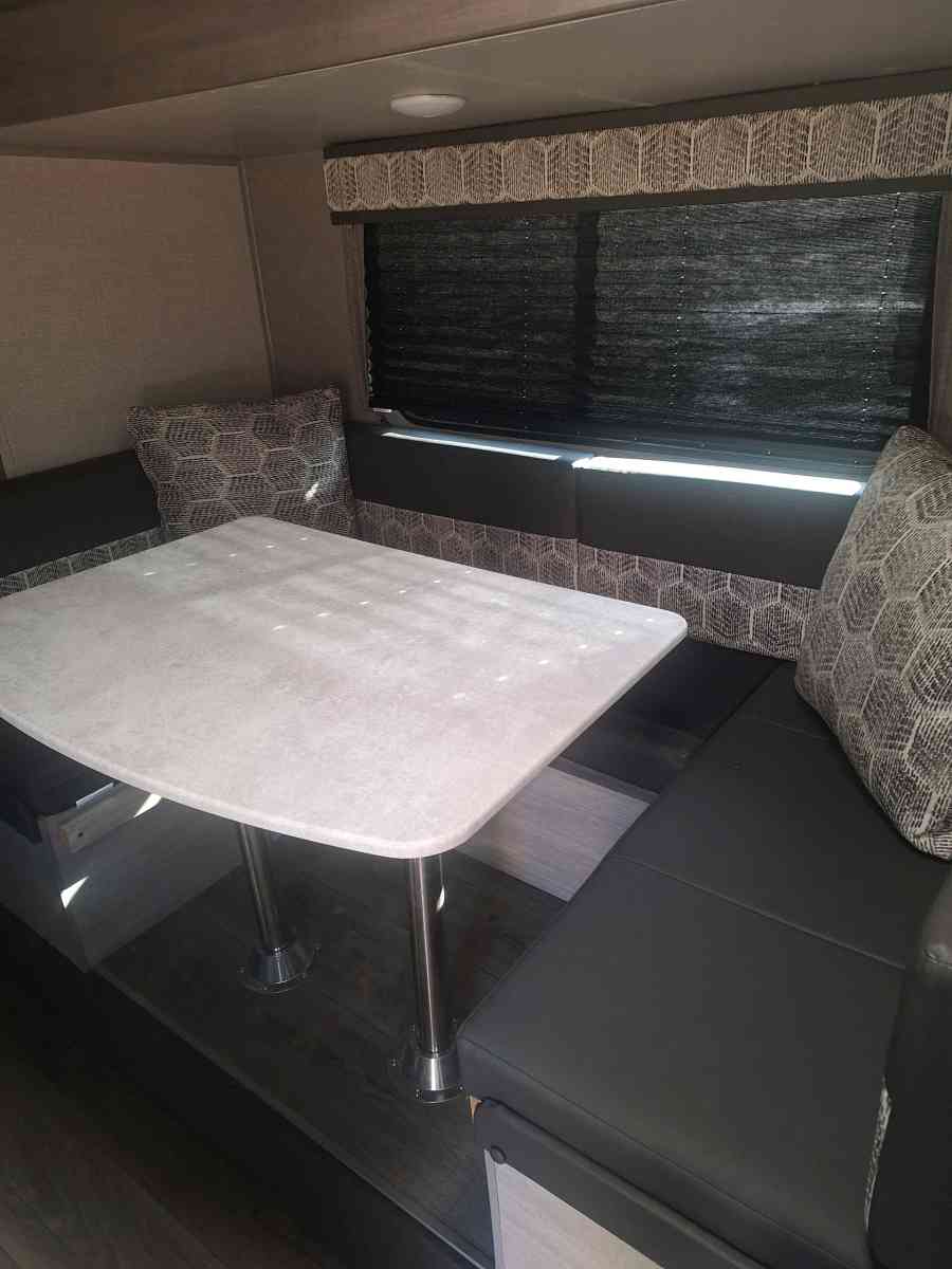 Catalina camper with bunkbeds slidout boughtit new use 3 tim - Clemson, South Carolina - FleaMarketBay