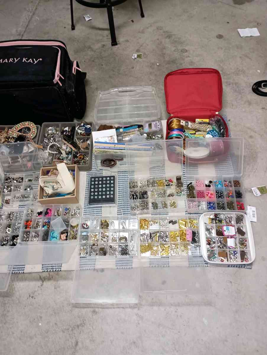 LARGE JEWELRY MAKING SET - Los Banos, California - FleaMarketBay