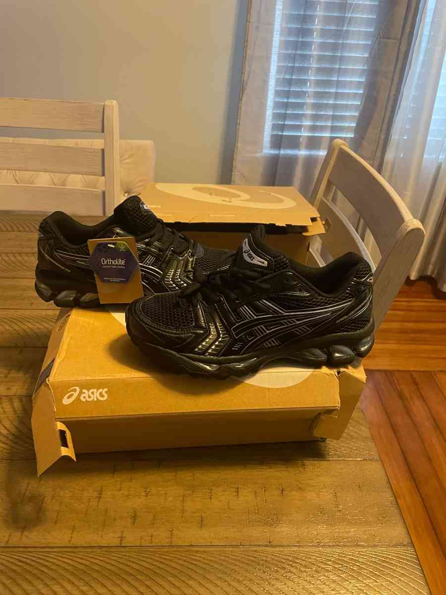 ASICS Kayano 14 in black and grey size 8 - Ashaway, Rhode Island - FleaMarketBay