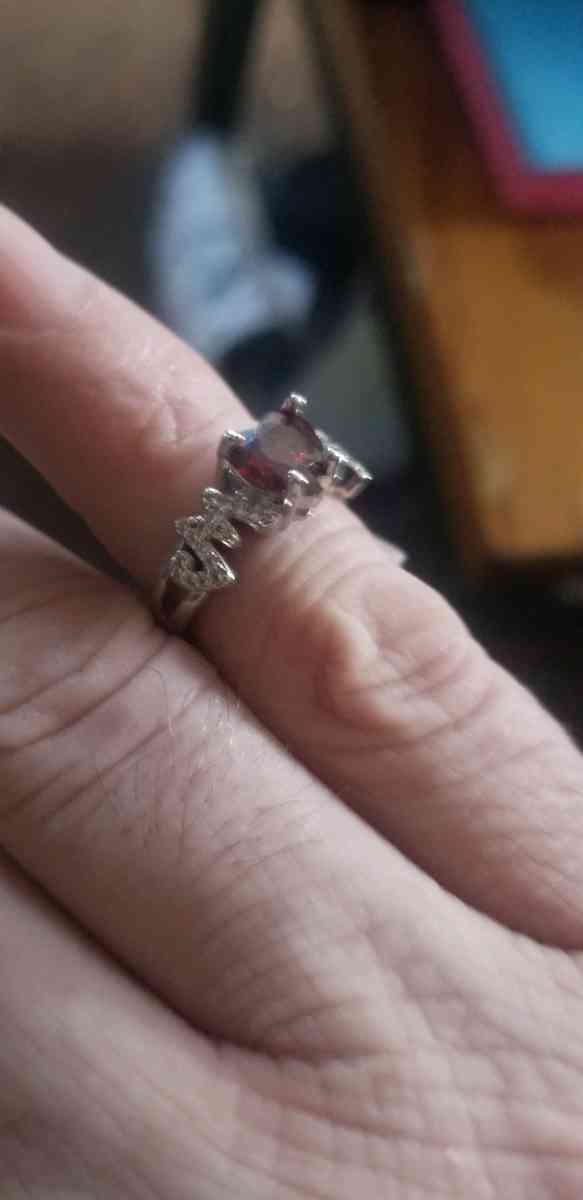 Pyrobe Garnet Ring - Hudson, New Hampshire - FleaMarketBay