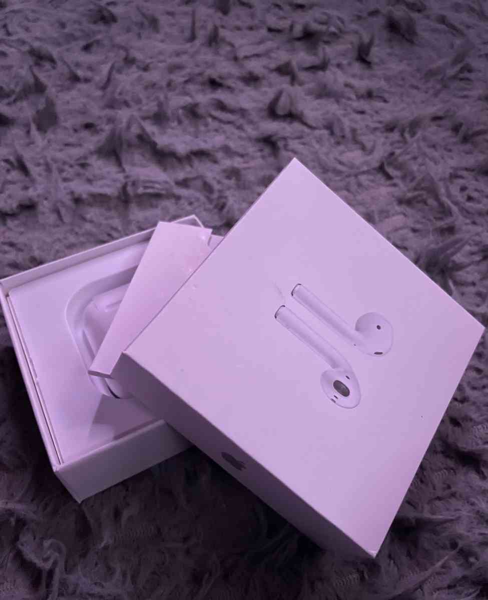 apple airpods gen 1 ready to ship - Muskegon, Michigan - FleaMarketBay