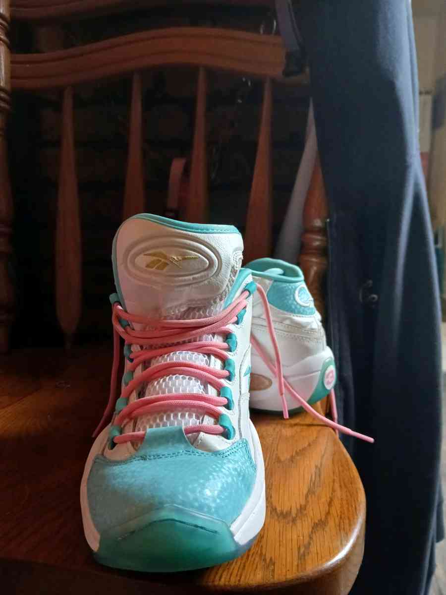 Reebok Question Trainers Allen Iversons Size 7 Pink and Blue - Evansville, Indiana - FleaMarketBay