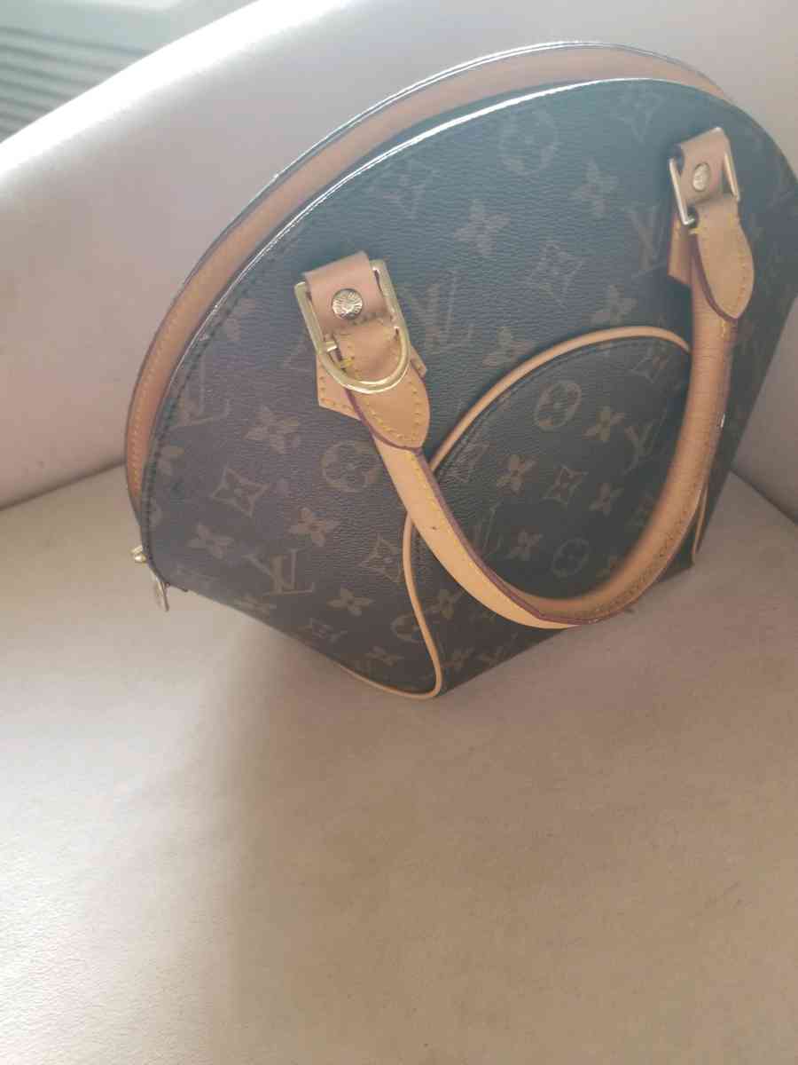 Louis Vuitton purse - Kansas City, Missouri - FleaMarketBay