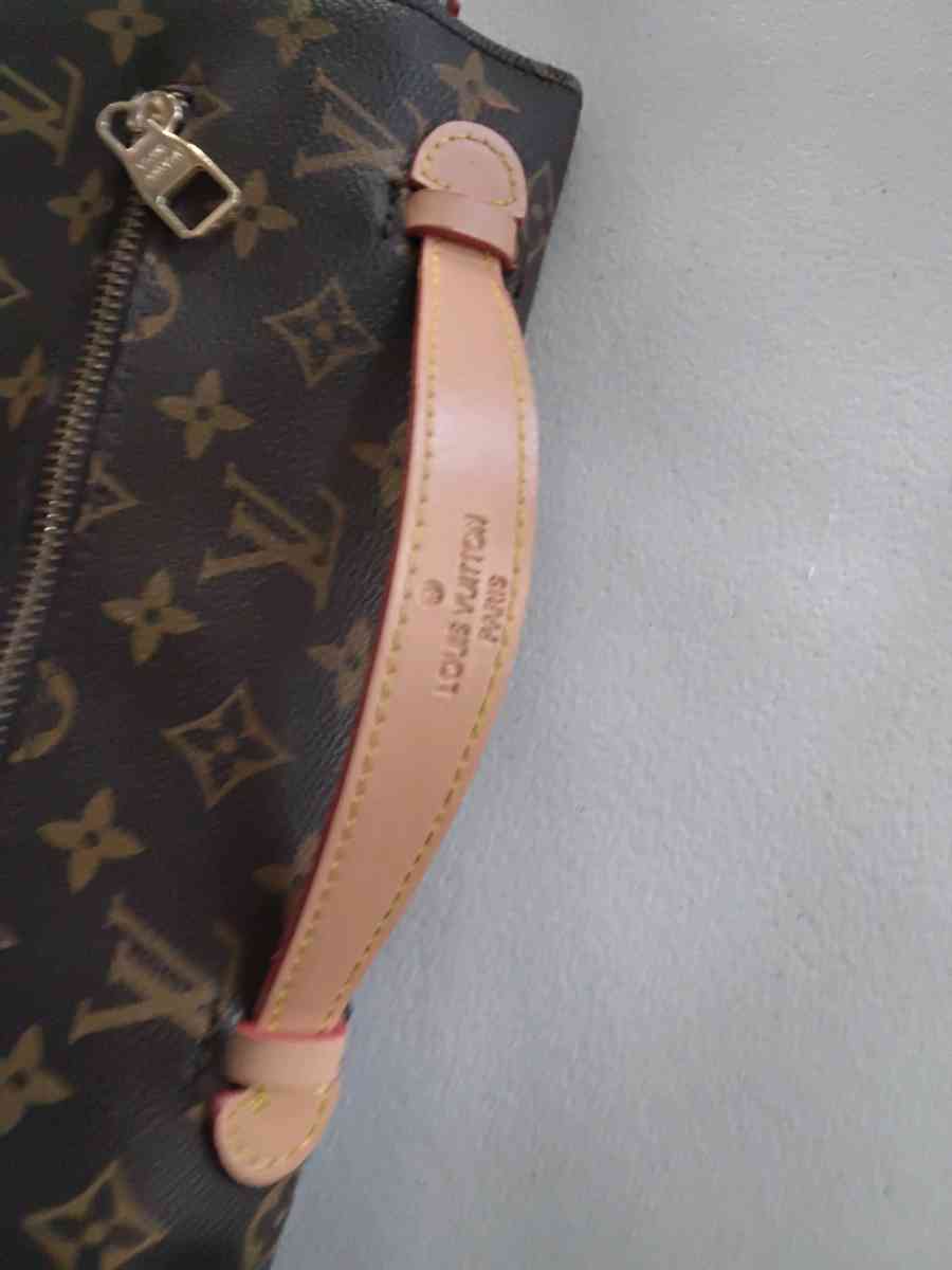 luis Vuitton handbag Crossbody - Ware, Massachusetts - FleaMarketBay