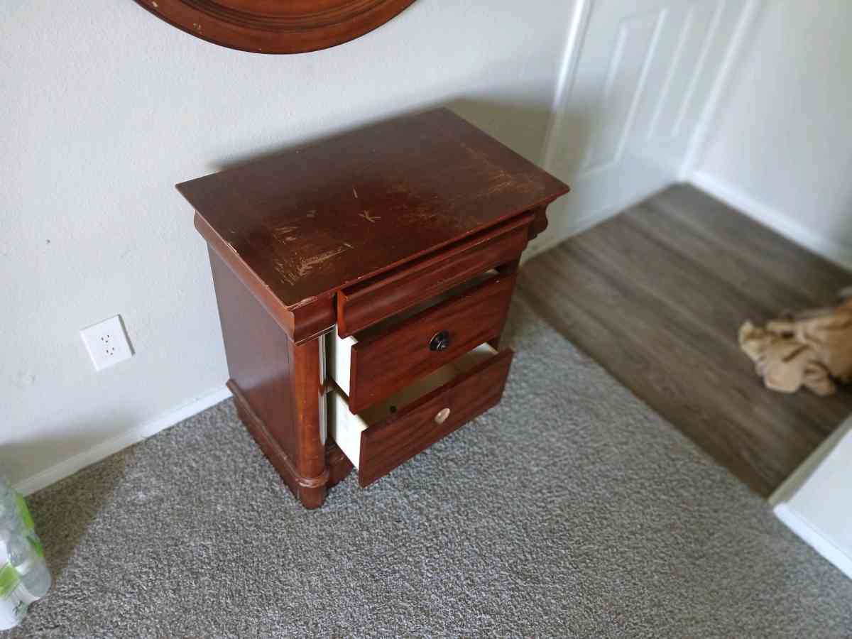 Dresser Nightstand Lamp Ready - Fort Worth, Texas - FleaMarketBay