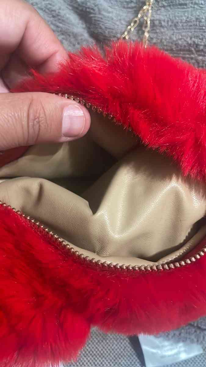 sexy red purse - Fountain Valley, California - FleaMarketBay