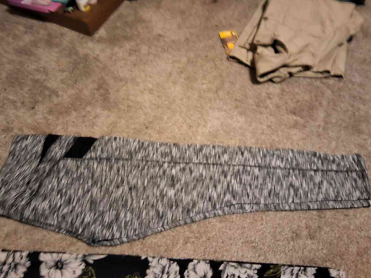 yoga pants - Seattle, Washington - FleaMarketBay
