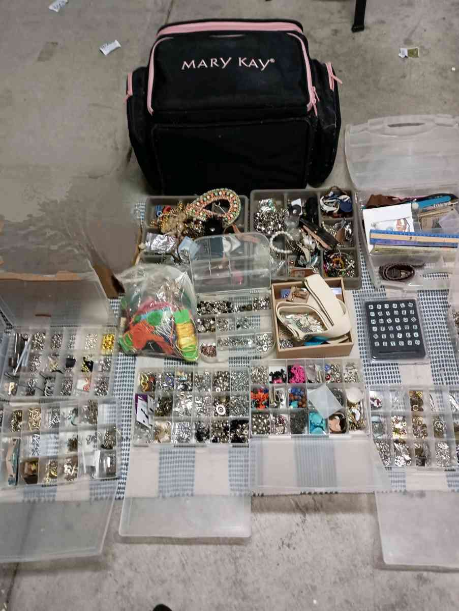 LARGE JEWELRY MAKING SET - Los Banos, California - FleaMarketBay
