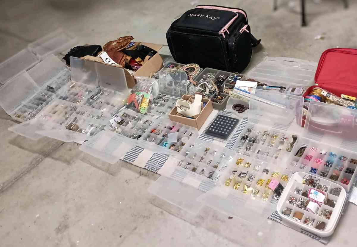 LARGE JEWELRY MAKING SET - Los Banos, California