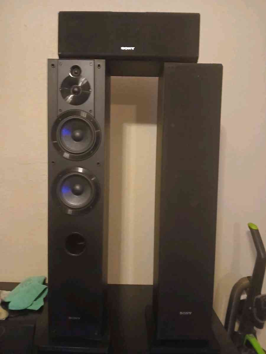 Sony Floor Speakers and a Center - Amarillo, Texas - FleaMarketBay