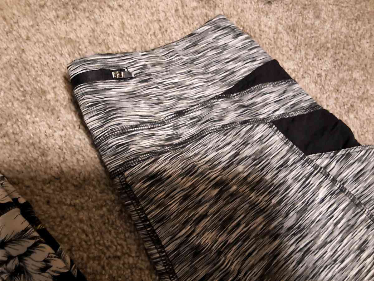 yoga pants - Seattle, Washington - FleaMarketBay