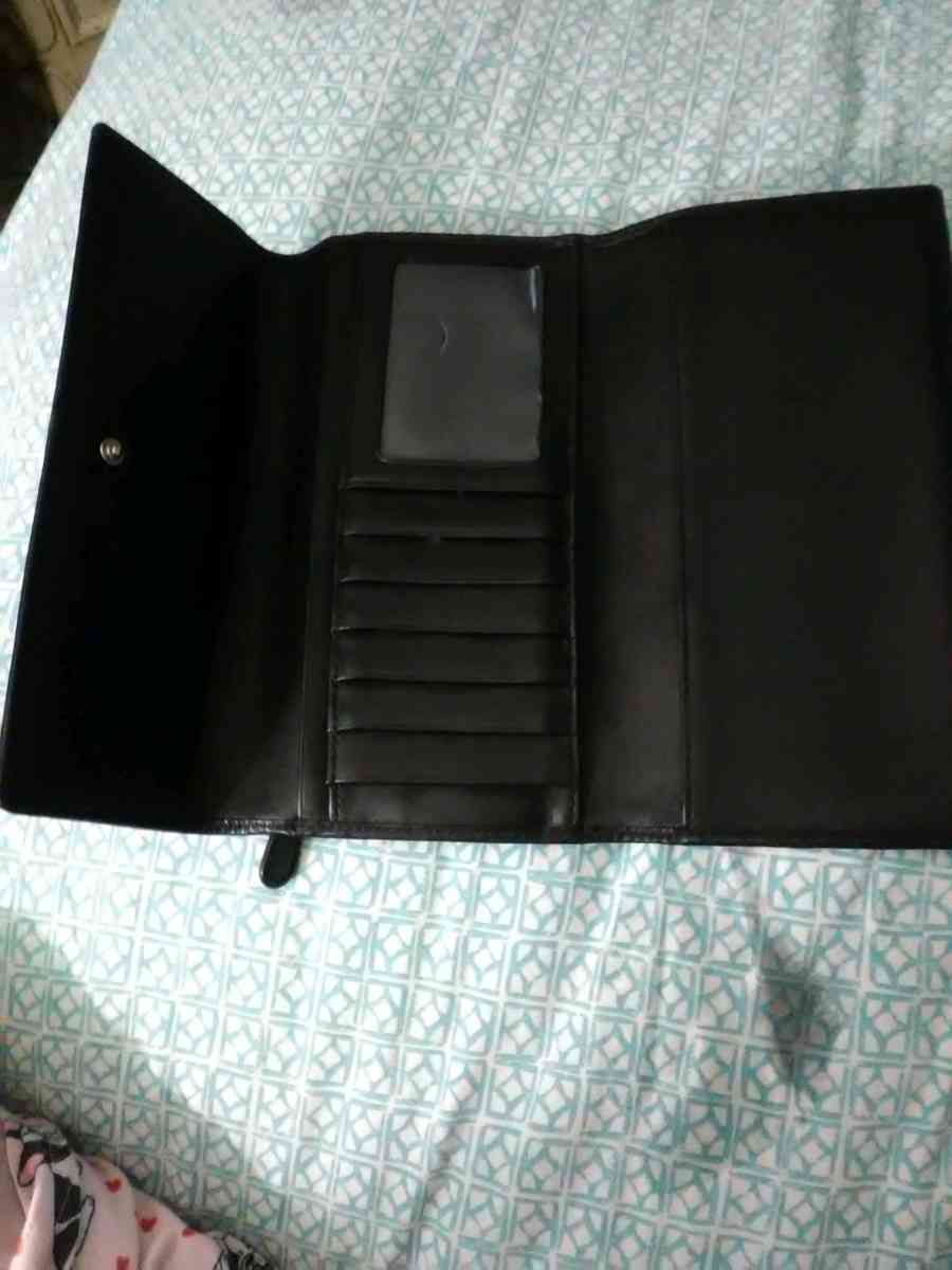 coach wallet black  need to go today - Cleveland, Ohio - FleaMarketBay