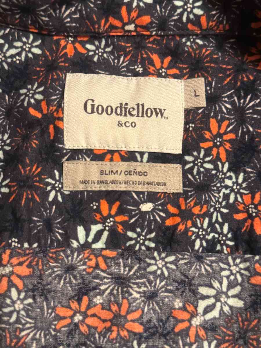 funky button down - Alicia, Arkansas - FleaMarketBay