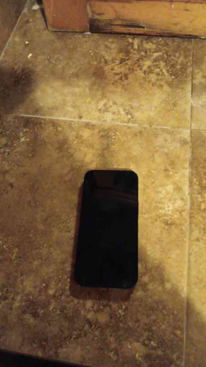 iPhone 13 - Adelanto, California