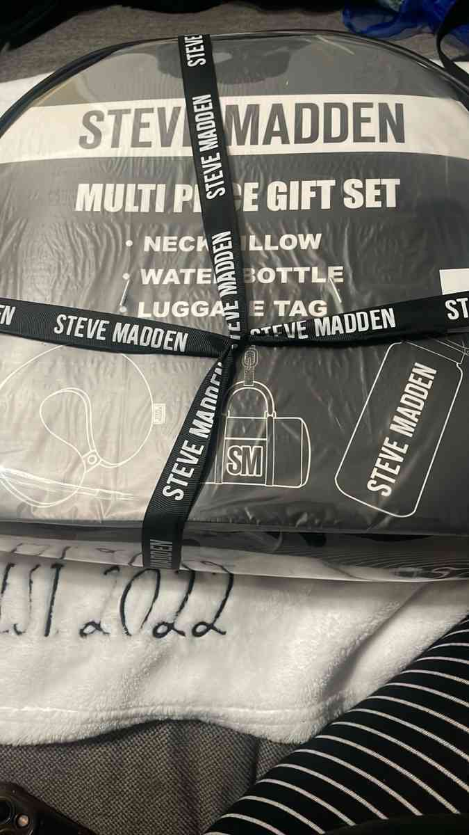 Steven madden - Fountain Valley, California - FleaMarketBay