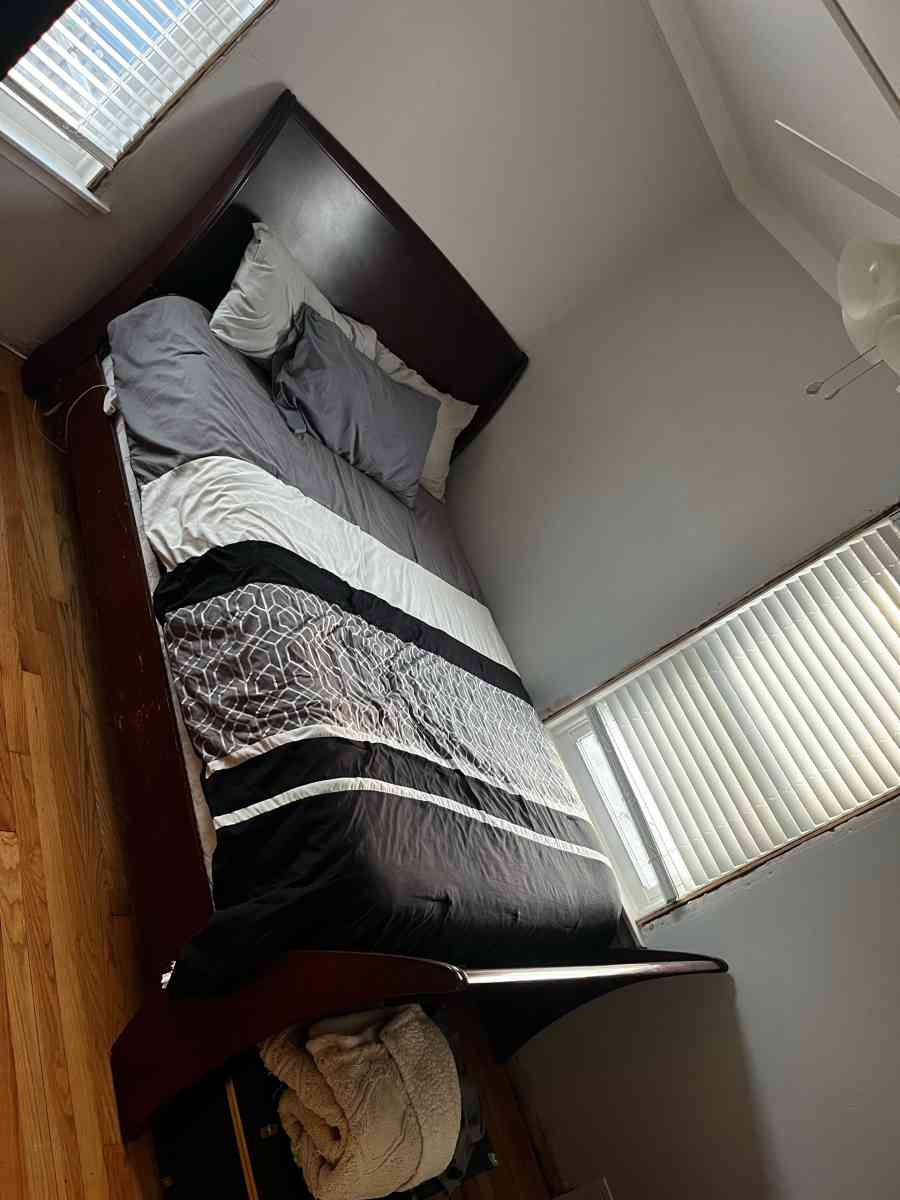 sleigh queen bed - Newport, Michigan - FleaMarketBay