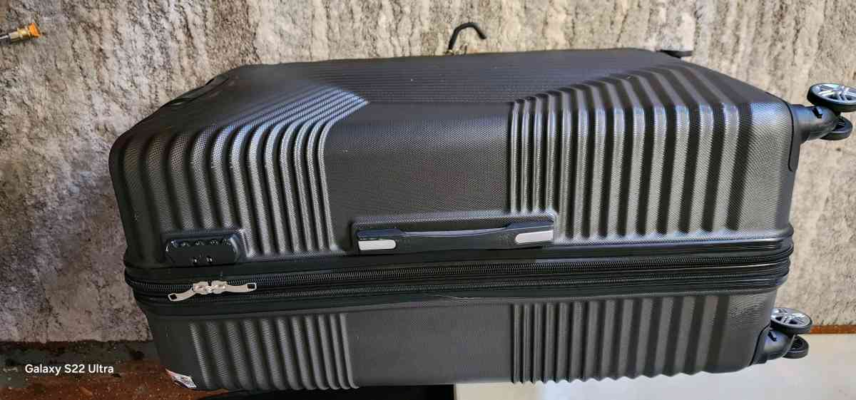 traveling suitcase - Port Richey, Florida - FleaMarketBay