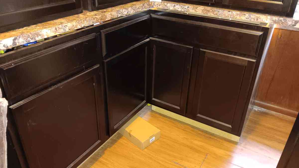 Kitchen Cabinets - Zephyrhills, Florida - FleaMarketBay